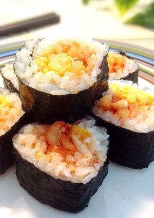 ちょいピリ☆ キムチ＆炒り卵の海苔巻き-レシピのメイン写真