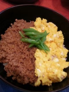 鶏そぼろとふわふわ卵の二色丼そぼろ弁当に-レシピのメイン写真