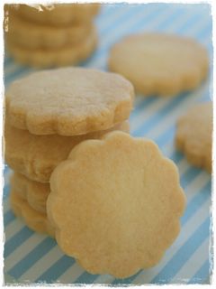 バターでリッチな✿型抜きクッキー✿-レシピのメイン写真