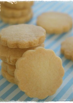 バターでリッチな✿型抜きクッキー✿-レシピのメイン写真