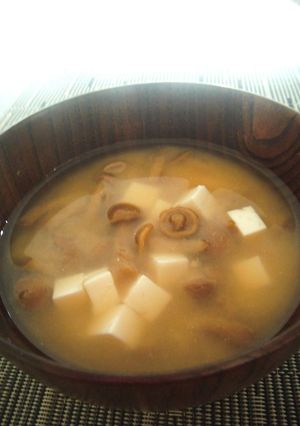 豆腐となめこの味噌汁-レシピのメイン写真
