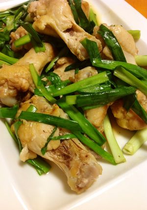 骨付き鶏肉とニラのダシダ炒め-レシピのメイン写真