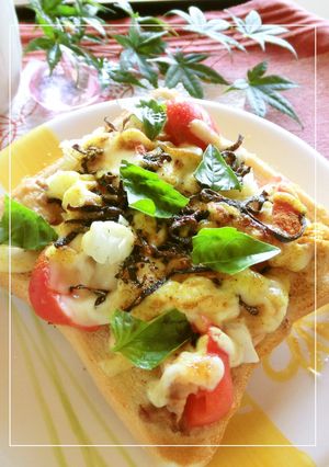 トマトと鮭水煮缶の和カレートースト-レシピのメイン写真