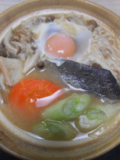 秋鮭、きのこ入り鍋焼きうどん・味噌味-レシピのメイン写真