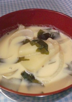 じゃがいもと玉ねぎの豆乳みそ汁-レシピのメイン写真