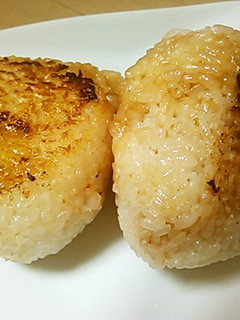 余ったご飯で簡単♪バター醤油焼きおにぎり-レシピのメイン写真
