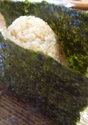 ごま風味のおかかおにぎり-レシピのメイン写真