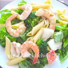รูปของ かにかまと海老のパスタサラダ