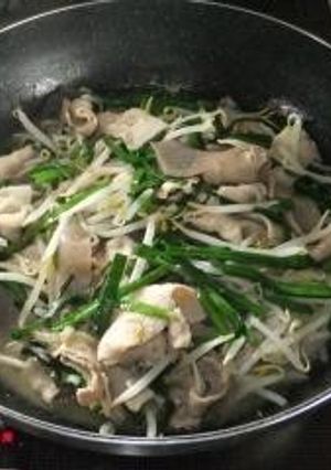 豚バラ肉と安い野菜のみそ煮鍋-レシピのメイン写真