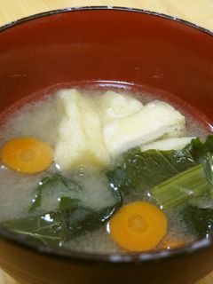 味噌汁(人参・玉葱・小松菜・油揚げ)-レシピのメイン写真