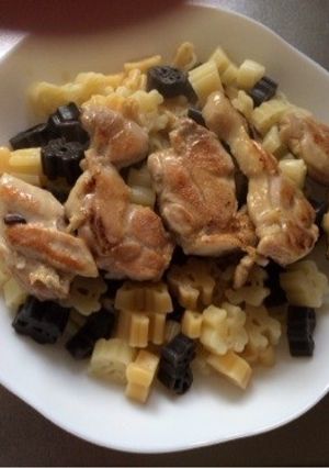カエル肉みたいな鶏肉でハロウィンパスタ-レシピのメイン写真