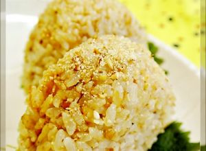 お弁当・朝ごはんに♡鰹節と胡麻のおにぎり-レシピのメイン写真