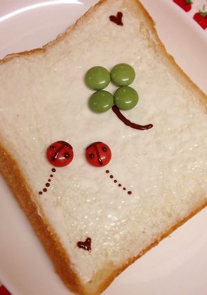 お絵かきパン【てんとうむしのお散歩】-レシピのメイン写真