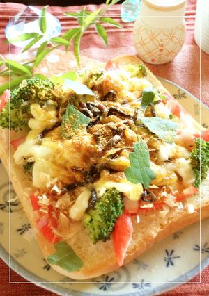 七味ふりふり～カニカマの和カレートースト-レシピのメイン写真