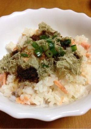 シャケの混ぜご飯☆とろろ昆布のせ-レシピのメイン写真