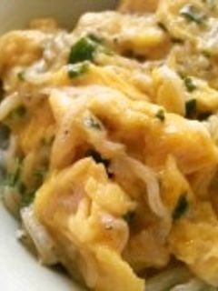 簡単のっけ丼~炒り卵かけご飯❤-レシピのメイン写真