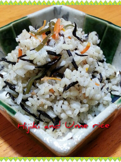 簡単☆ひじきと梅の炊き込みご飯-レシピのメイン写真
