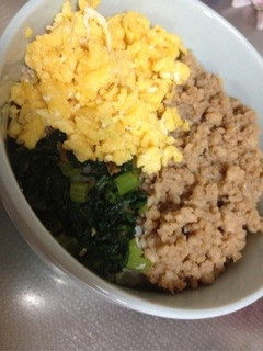 とっても簡単ー♡ご飯がすすむ三色そぼろ丼-レシピのメイン写真