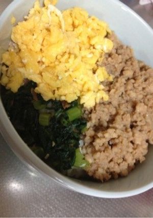 とっても簡単ー♡ご飯がすすむ三色そぼろ丼-レシピのメイン写真