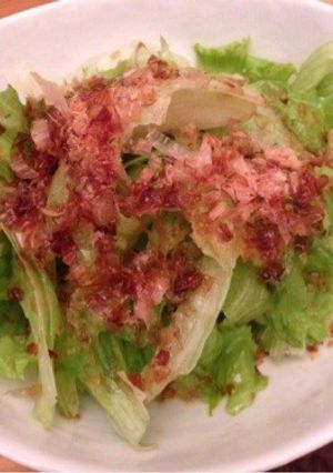 簡単絶品!1玉食べられるレタスサラダ-レシピのメイン写真