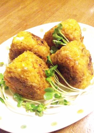 カレー味のバター醤油焼きおにぎり♪-レシピのメイン写真