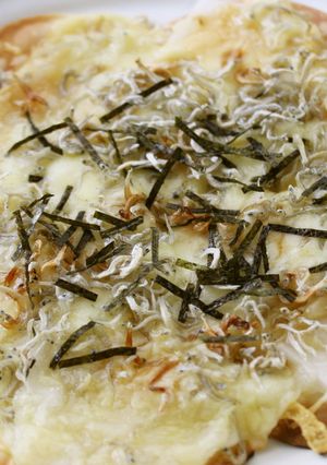餃子の皮で簡単♪ちりめん餅ピザ-レシピのメイン写真