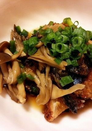 揚げ秋サバにきのこ庵をのせて-レシピのメイン写真