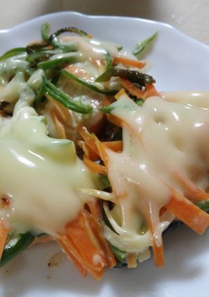 フライパンで！！鮭のピザ風とろ～り焼き♪-レシピのメイン写真