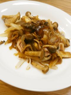 玉ねぎとたっぷりきのこのオイスター炒め-レシピのメイン写真