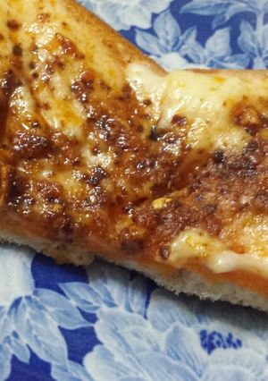 食べるラー油ホワイトソース☆トースト-レシピのメイン写真