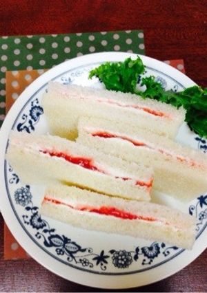 サンドイッチ(いちごジャム編)-レシピのメイン写真