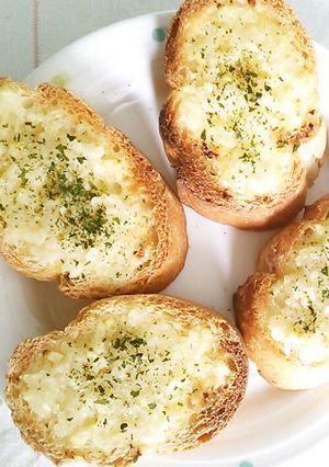 一番簡単♪シンプル塩麹ガーリックトースト-レシピのメイン写真