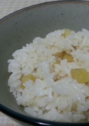 計量スプーンだけ！簡単さつまいもごはん-レシピのメイン写真