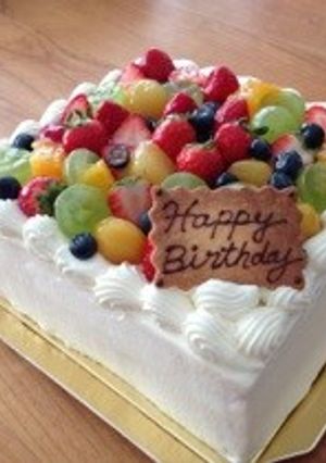 フルーツたっぷりバースデーケーキ-レシピのメイン写真