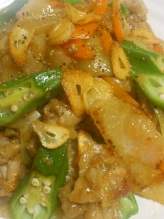 簡単♪かぶとおくらの豚肉生姜焼き炒め-レシピのメイン写真