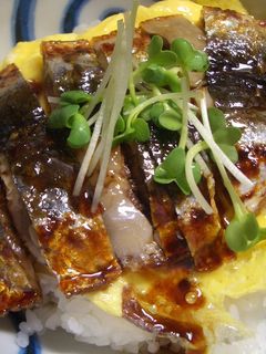 ふわふわ卵のいわし蒲焼き丼-レシピのメイン写真
