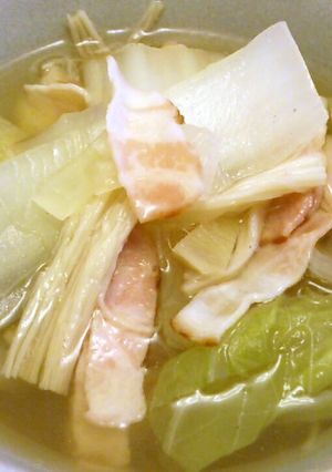 こころもポッ。白菜とベーコンの生姜スープ-レシピのメイン写真