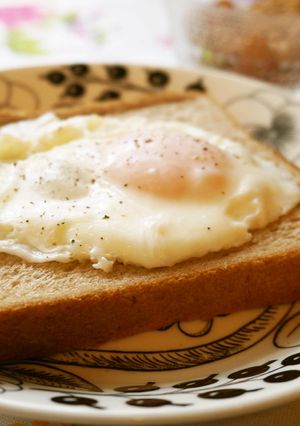 朝食に☆目玉焼きパン-レシピのメイン写真
