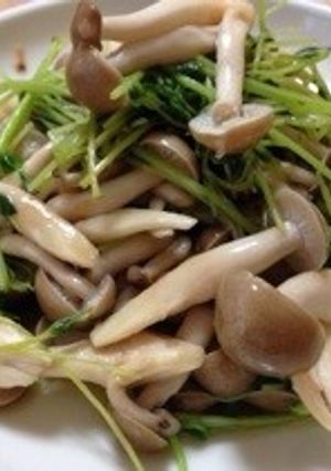 超簡単☆しめじと豆苗のドレッシング炒め-レシピのメイン写真