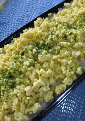 【弁当飯】鶏そぼろサンドdeそぼろ飯-レシピのメイン写真