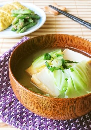 食べごたえあり！厚揚げとキャベツの味噌汁-レシピのメイン写真