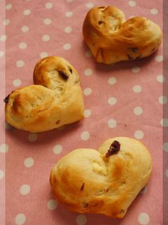 * クランベリー&チーズのハートパン♪-レシピのメイン写真