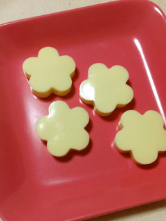 お弁当に花型チーズ-レシピのメイン写真