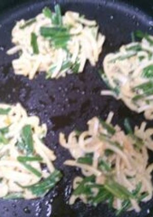 ニラうどん-レシピのメイン写真