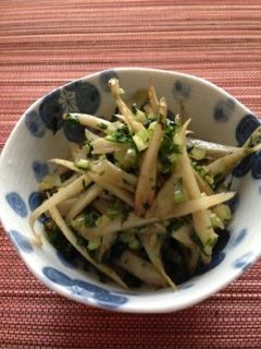 ごぼうとセロリの葉のバター炒め-レシピのメイン写真