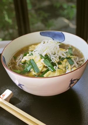お酒の締めに！あったかニラ玉そば。-レシピのメイン写真
