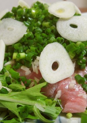 カツオの刺身を韓国風にいただいて♪-レシピのメイン写真