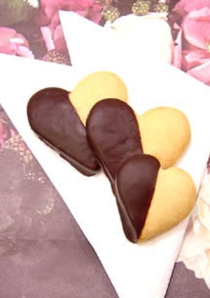 バレンタインのチョコレートがけクッキー-レシピのメイン写真