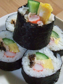 以外と簡単☆太巻き(巻き方写真付き♪)-レシピのメイン写真