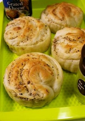 チーズがこんがり☆うずまきパン-レシピのメイン写真